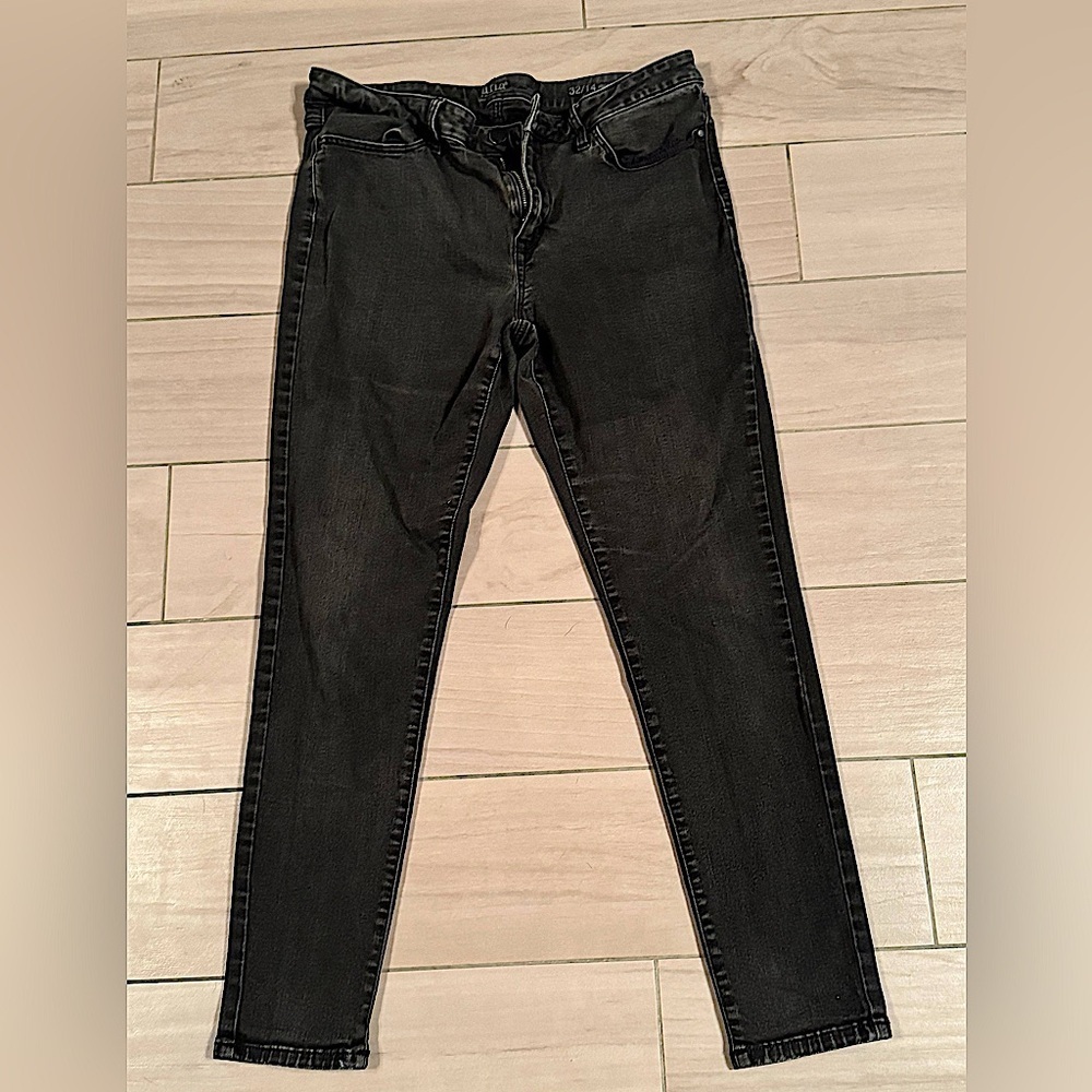 ANA Black Skinny jeggings with stretch size 32/14 no stains or wear like new